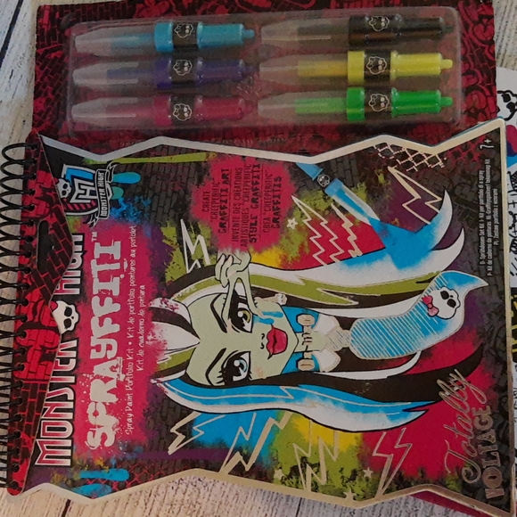 Monster High Activity Book Bundle: Sprayffiti Art and Doodle Book - Picture 2 of 16